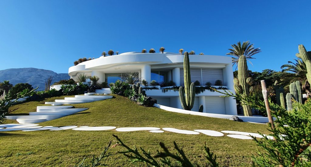 vj von art BP1Ze0qcp c unsplash OpulentWorld - Where Luxury Meets the Hozon |